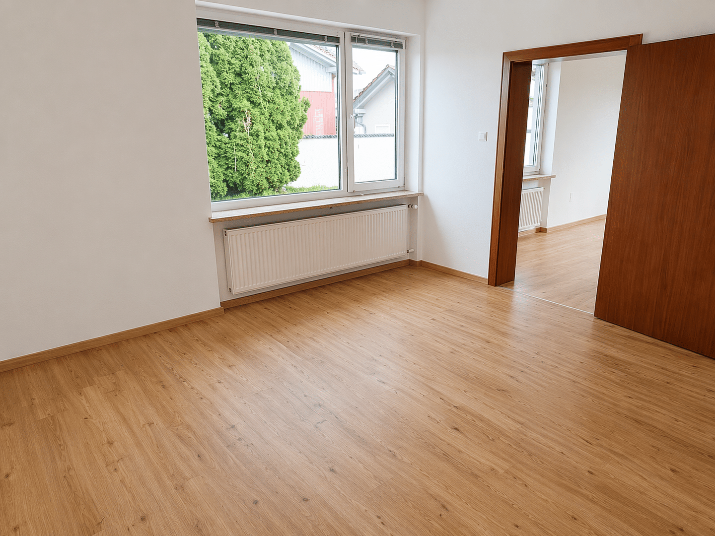 Seltene Gelegenheit: Bungalow mit 2.000 m² Grundstück, Nebengebäude und Baupotenzial, 94486 Osterhofen