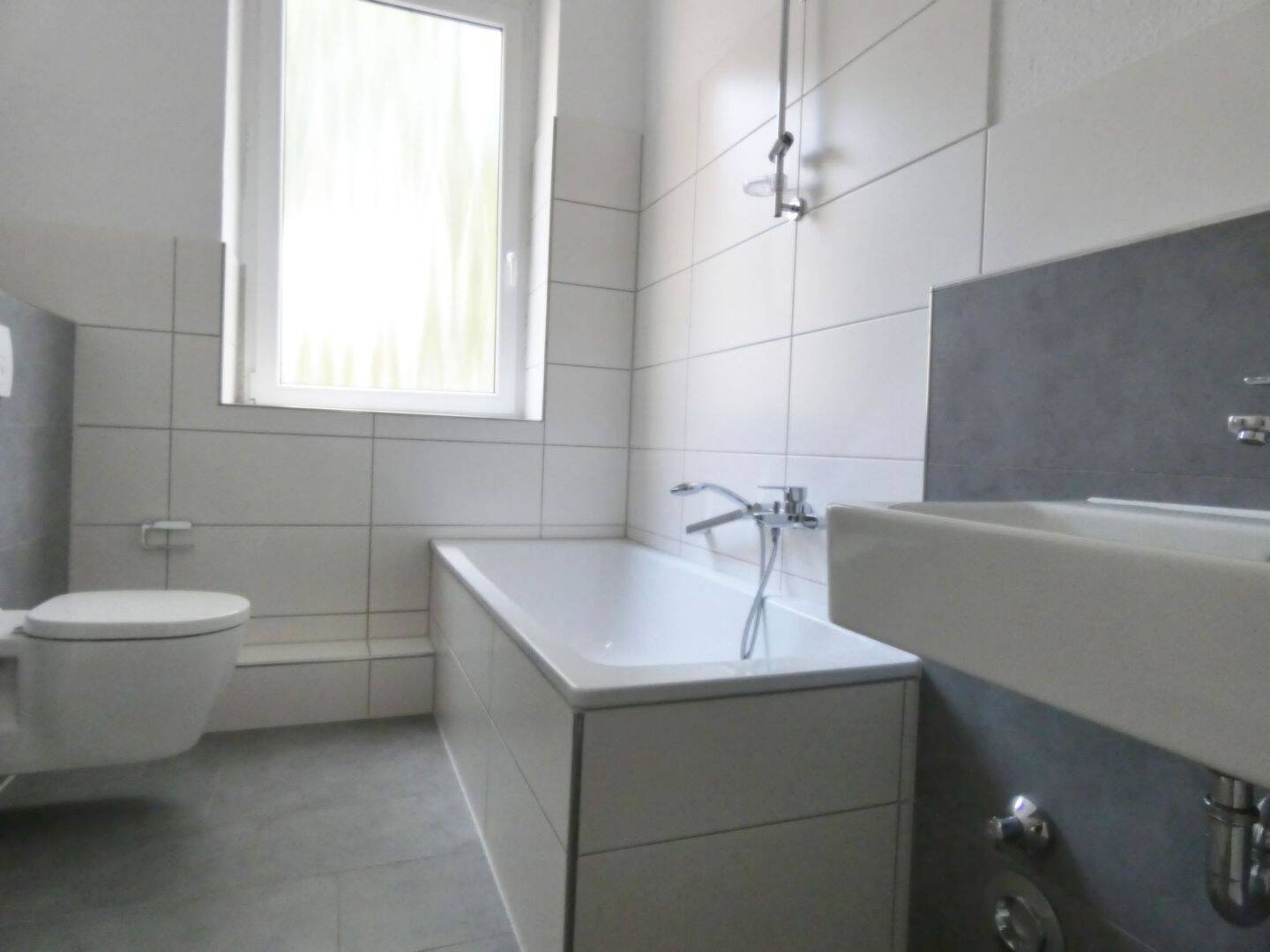 ** Modernisierte 2-Zi-Wohnung mit großzügigem Grundriss in beliebter Lage von Essen-Holsterhasen **, 45147 Essen (Frohnhausen Holsterhausen Rüttenscheid)