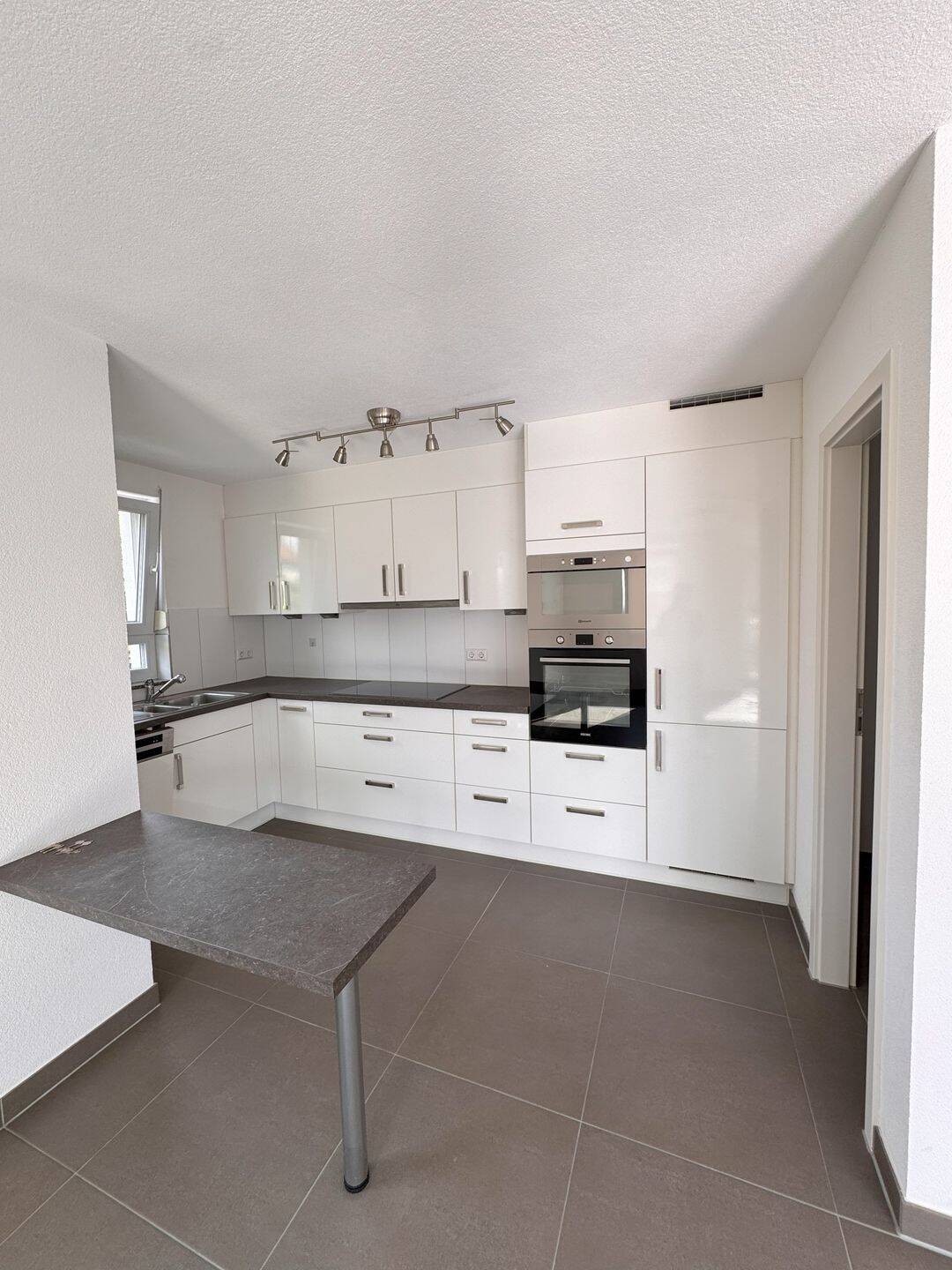 4,5-Zimmer-Wohnung mit Küche & Stellplatz in Zentrum Sindelfingens, 71063 Sindelfingen
