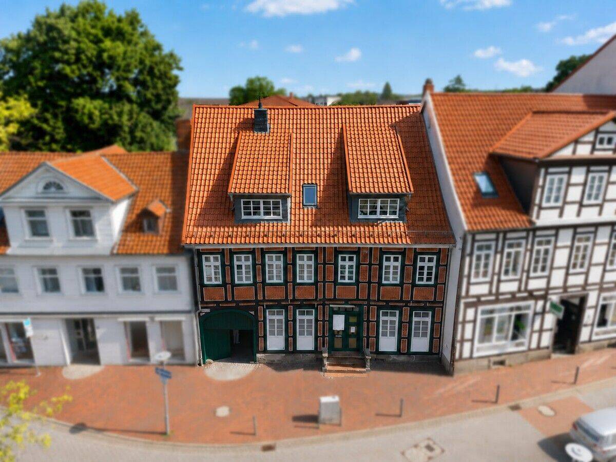 Attraktives Mehrfamilienhaus mit Gewerbeeinheit und zusätzlichem Einfamilienhaus, 31157 Sarstedt