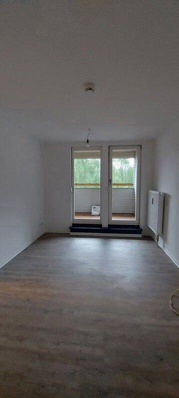 Schöne 3 Zimmer Wohnung in ruhiger Lage sucht neue Mieter!, 1239 Dresden