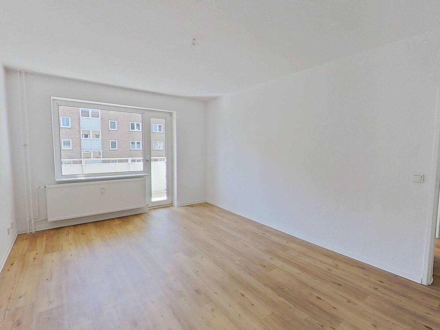 Moderne 2-Zimmer-Wohnung mit BALKON, EBK und viel Lichteinfall, 25436 Uetersen