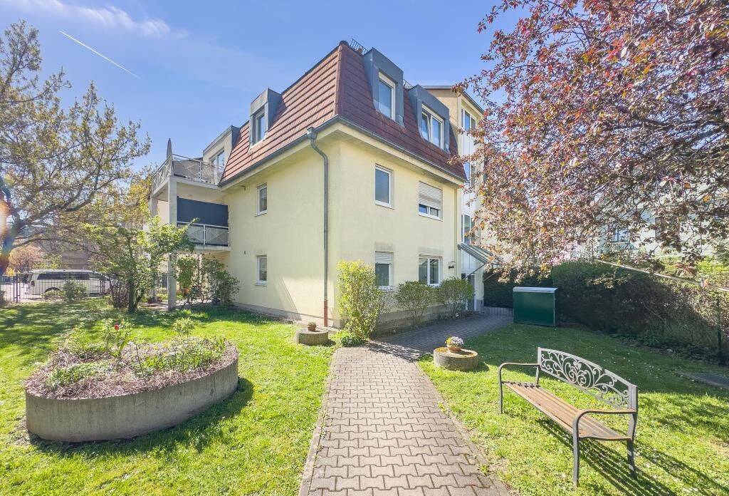 JETZT KAUFNEBENKOSTEN EINSPAREN! EINZIGARTIGE 3 ZI. DACHGESCHOSSWOHNUNG MIT TERRASSE IN TOP LAGE, 1277 Dresden