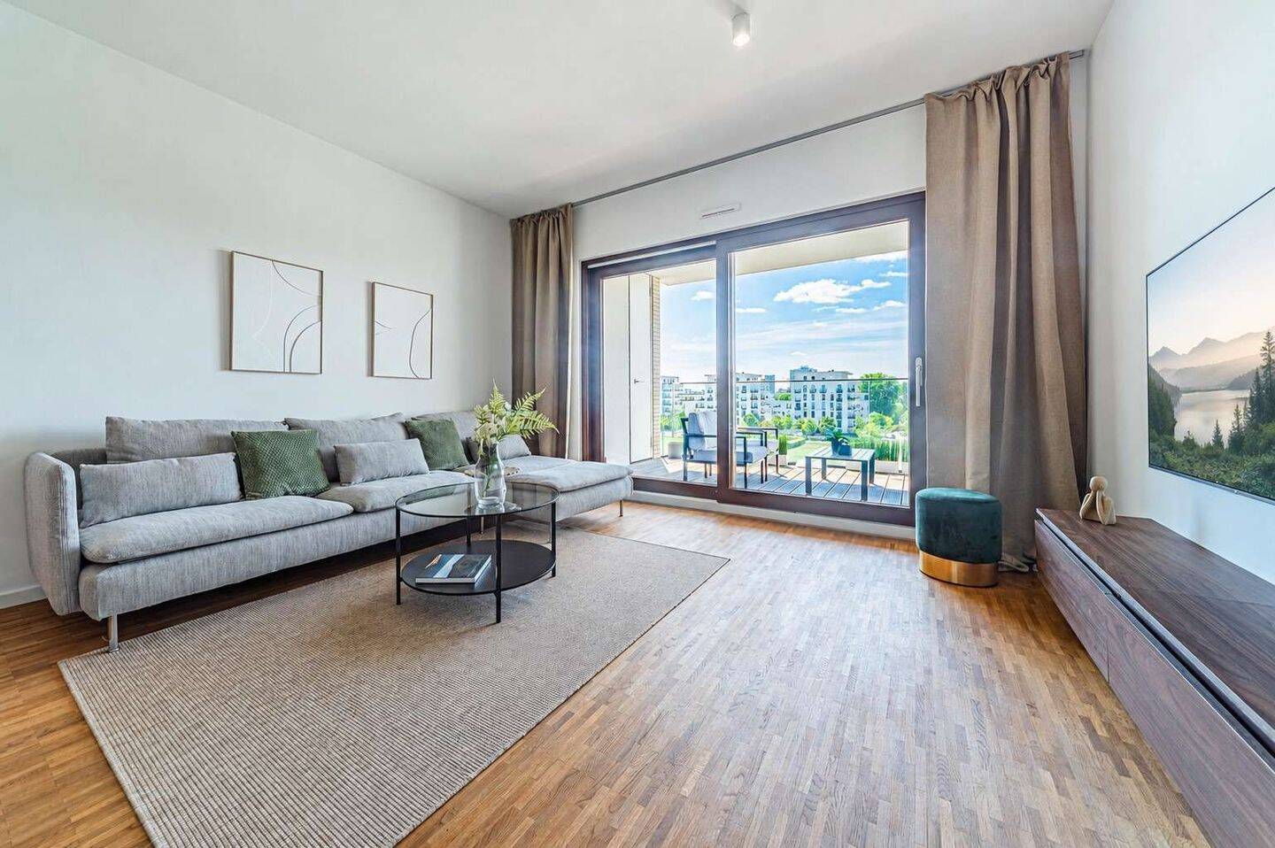 Moderne 3-Zimmer Wohnung mit großen Balkon und TG-Stellplatz, 60486 Frankfurt am Main (Bockenheim Gallus Rödelheim Westend-Süd)