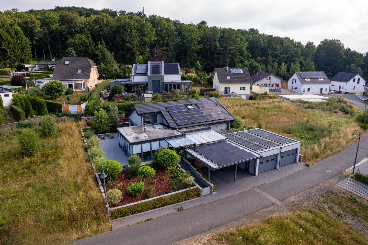 ***Neuwertiger Bungalow in ruhiger Ortslage mit gehobener Ausstattung***, 54578 Basberg