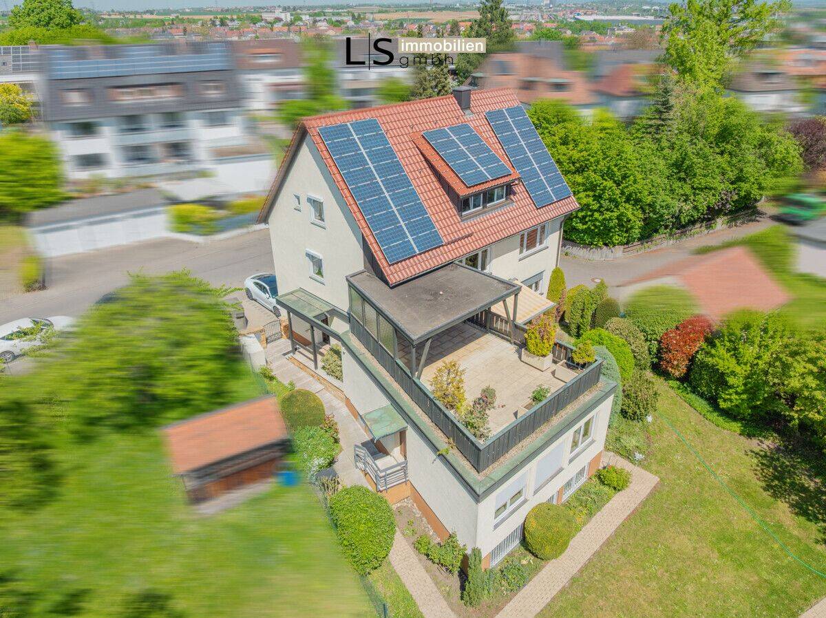 POOL. PLATZ. POTENZIAL – Gepflegtes 3-Familienhaus mit großem Grundstück in Bestlage von S-Stammheim, 70439 Stuttgart (Neuwirtshaus Stammheim Zuffenhausen)