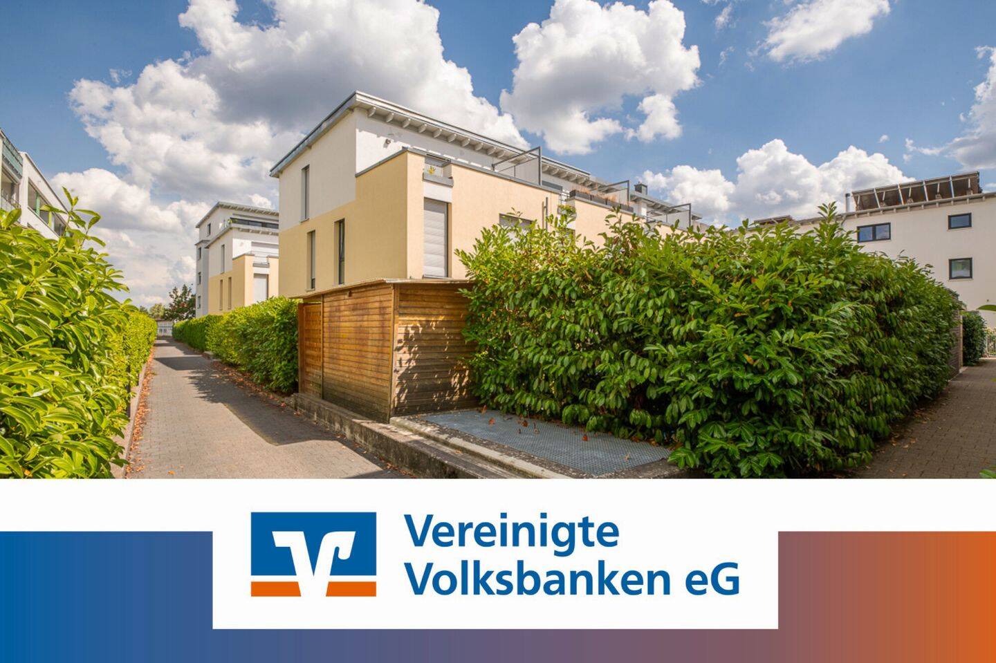 Stilvoll wohnen mit Komfort – hochwertiges Reihenmittelhaus mit Dachterrasse, Garten und zwei Tiefgaragenstellplätzen, 71065 Sindelfingen