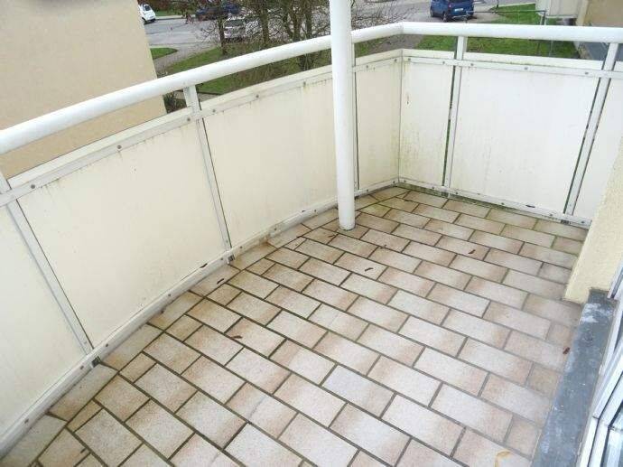 * mit Balkon * Kleine 2 Zimmer Wohnung in Leubnitz zu vermieten!, 8412 Werdau