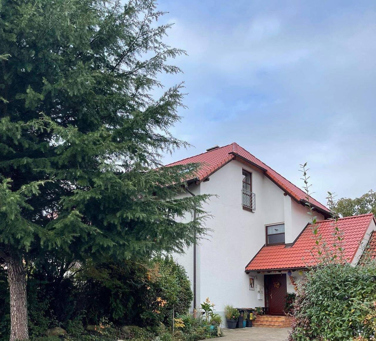 NEU – Stilvolle Doppelhaushälfte in ruhiger Lage mit Blick ins Grüne, 1156 Dresden