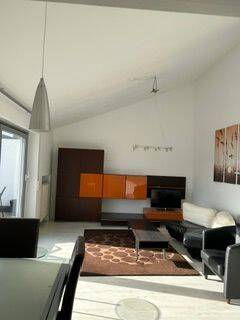Schöne 2-Zimmer Dachwohnung möbiliert, 86169 Augsburg (Firnhaberau Hammerschmiede Lechhausen)