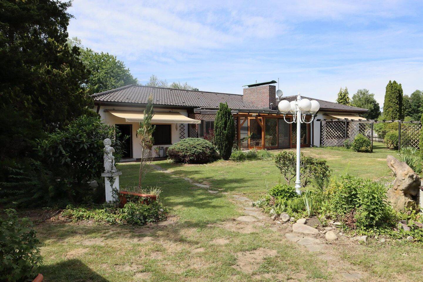 Bungalow mit Wintergarten und großem, gepflegtem Garten in Toplage, provisionsfrei, 84375 Kirchdorf a. Inn