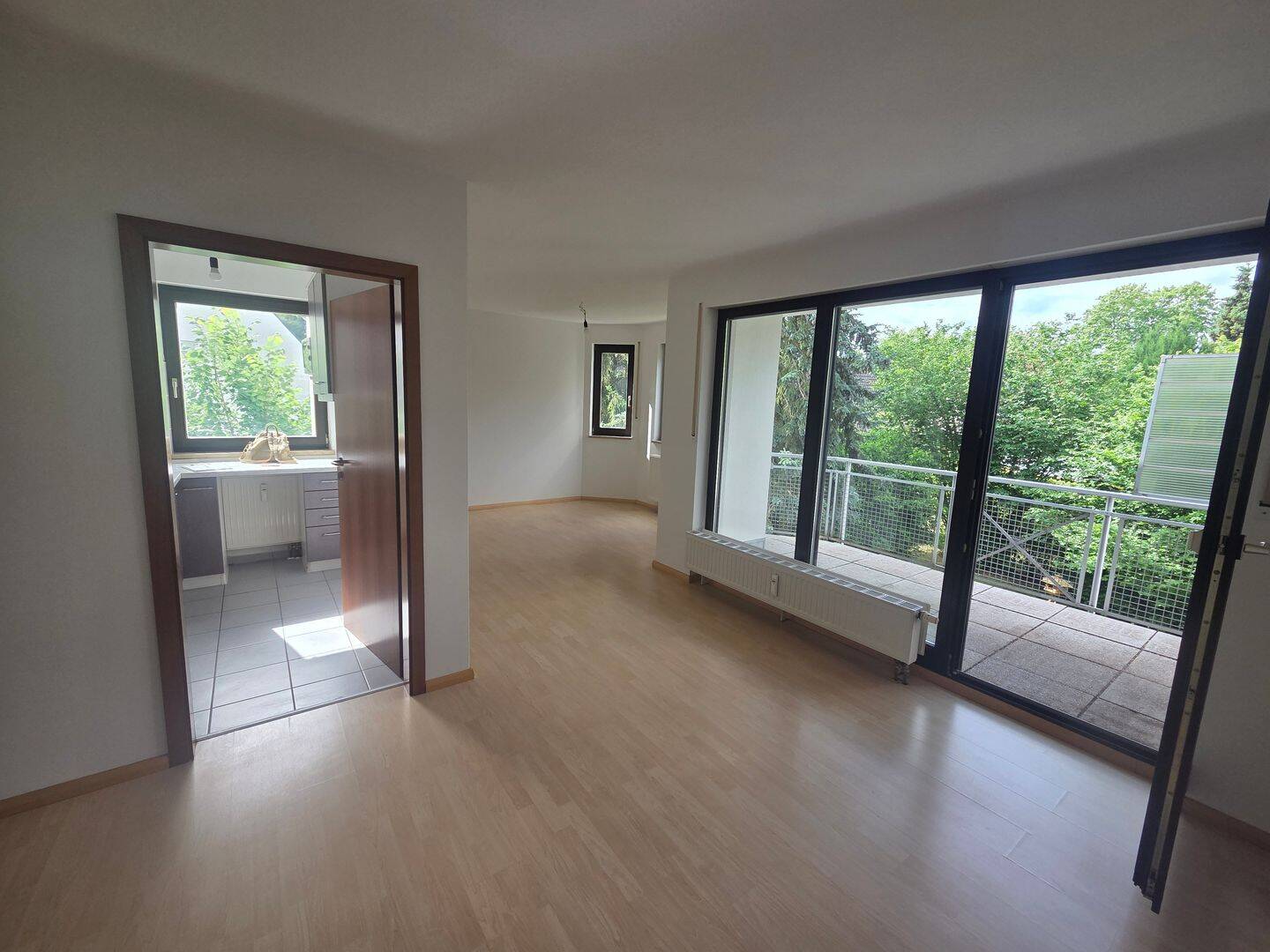 Helle 2-Zimmer-Wohnung mit Balkon und Einbauküche in ruhiger Lage, 14532 Stahnsdorf