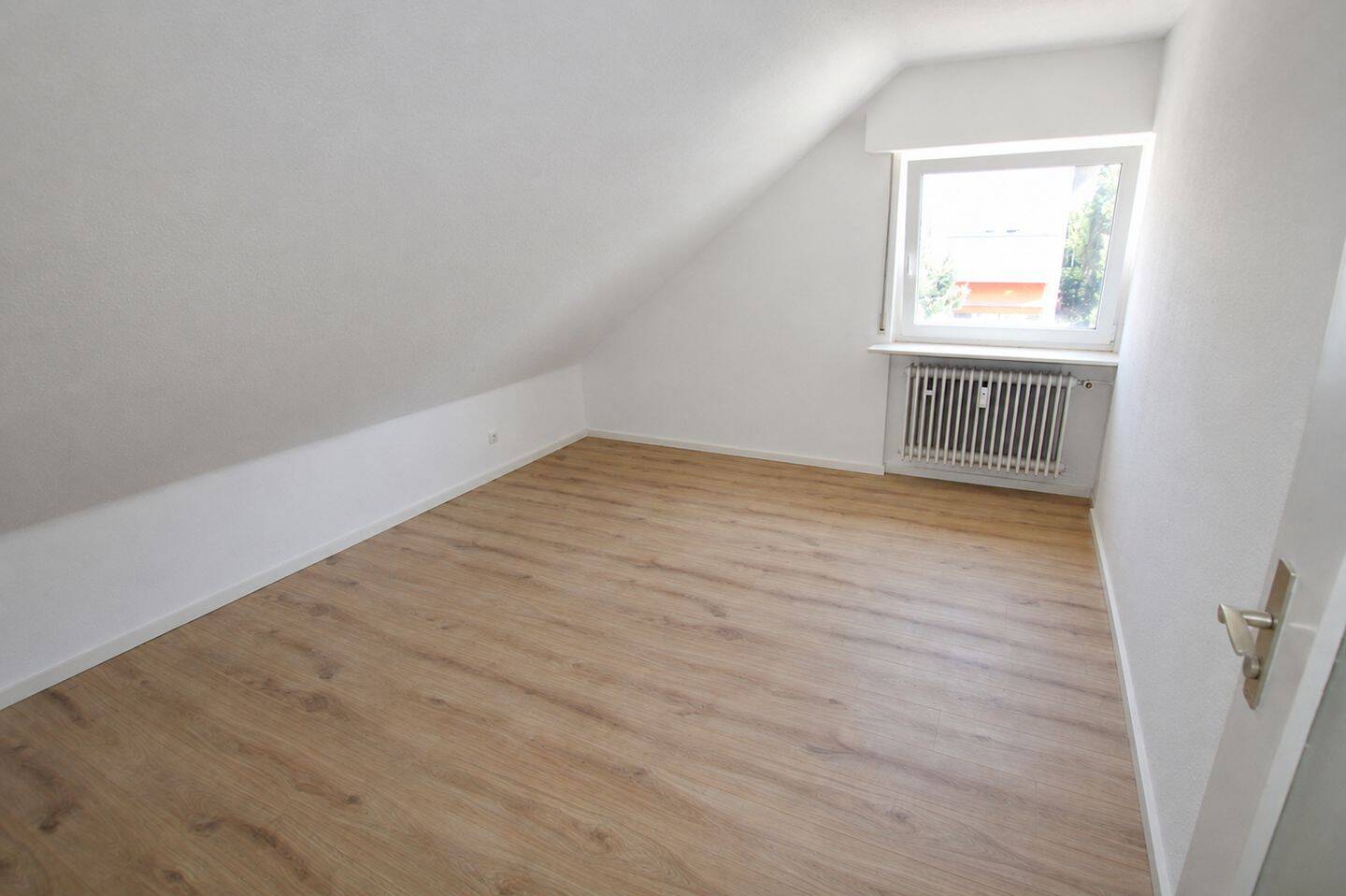 Erstbezug nach Kernsanierung 4,5 Zimmer Wohnung mit 81qm Wohnfläche und 121qm Grundfläche, 69221 Dossenheim