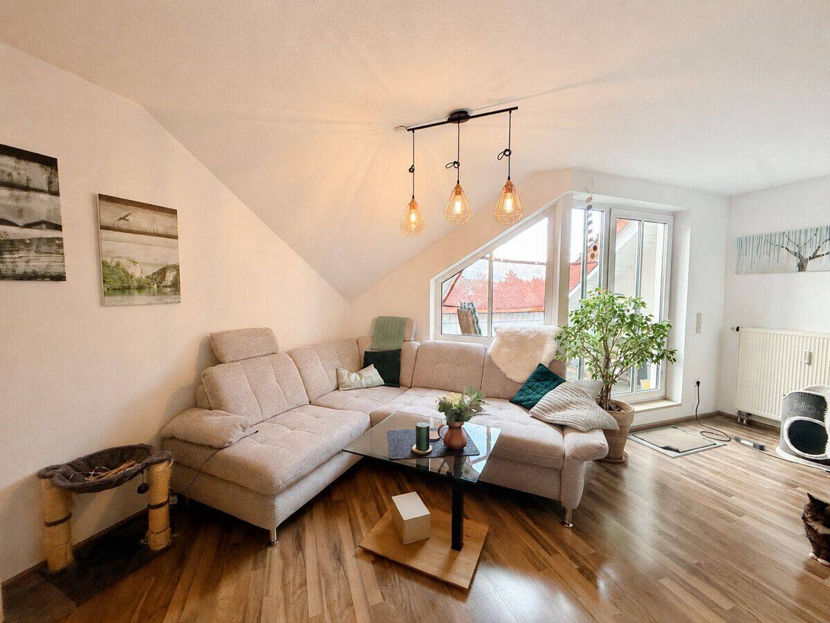 Charmante Dachgeschosswohnung mit Wohlfühlcharakter – 2 Zimmer in Schwabach, 91126 Schwabach