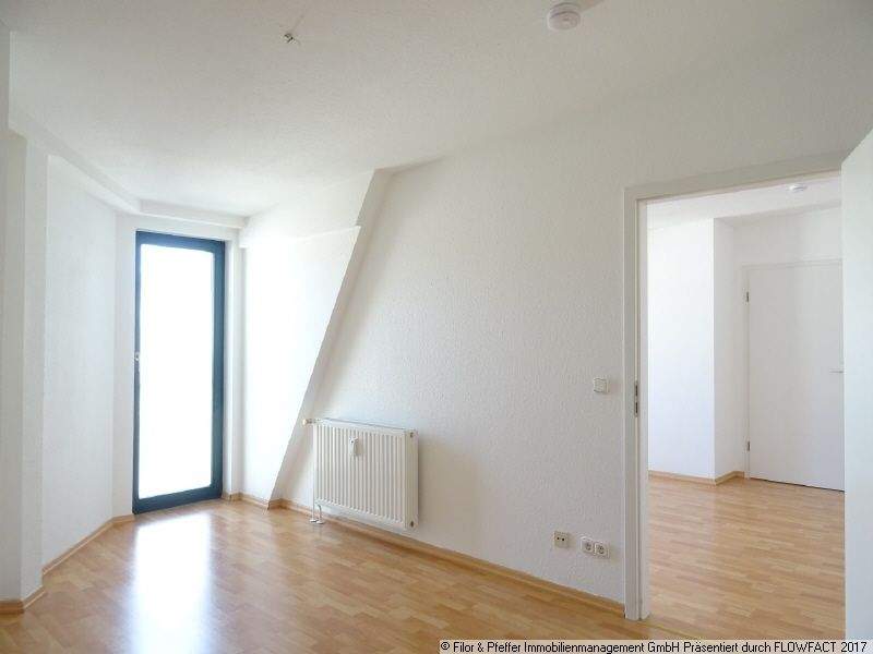 Helle 2-Raum-Wohnung mit Einbauküche über den Dächern von Magdeburg!, 39112 Magdeburg (Leipziger Str. Sudenburg)