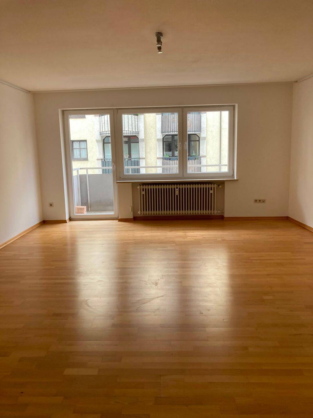 Gepflegte 2,5-Zimmer-Wohnung mit Balkonen in Obergiesing – sofort bezugsfrei, 81541 München (Au-Haidhausen Obergiesing Ramersdorf-Perlach)