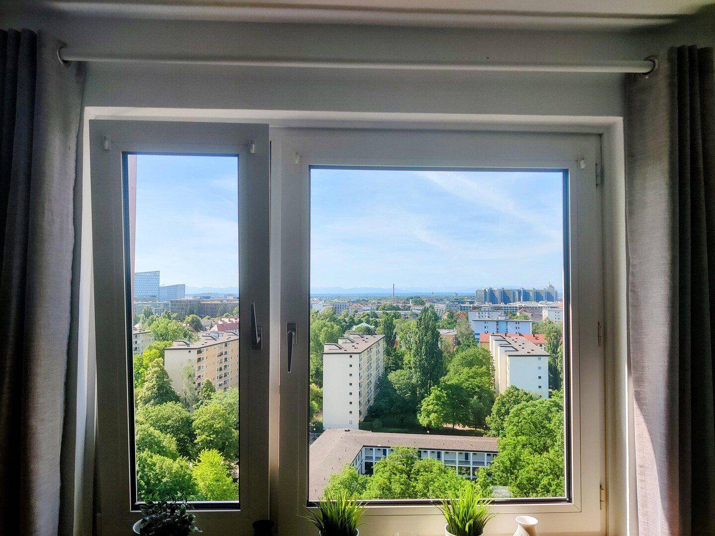 Penthouse-Feeling in Bogenhausen: 2-Zi.-Wohnung mit Alpenblick von privat, 81677 München (Au-Haidhausen Berg am Laim Bogenhausen)