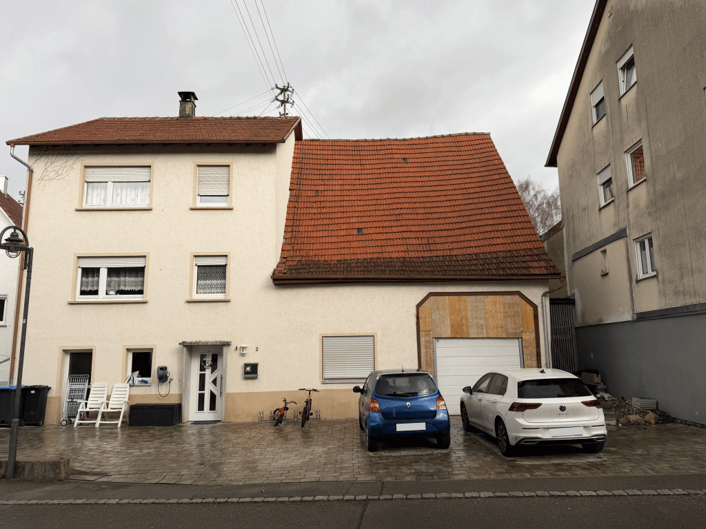 Mehrfamilienhaus mit Garten, Garage und zwei Stellplätzen in Bad Urach – Wittlingen!, 72574 Bad Urach