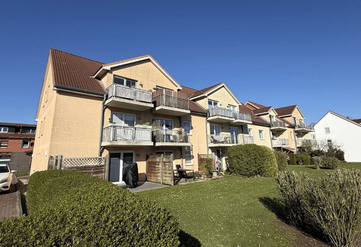 Frisch renovierte 2-Zimmer-Wohnung mit Südbalkon, Einbauküche und Stellplatz in ruhiger Lage von Bad Segeberg., 23795 Bad Segeberg