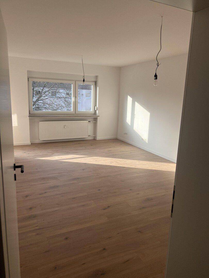 Frisch kernsanierte 2-Zimmer-Wohnung mit Balkon in Nürnberg – Erstbezug nach Sanierung, 90449 Nürnberg (Gebersdorf Neuröthenbach Röthenbach bei Schweinau)