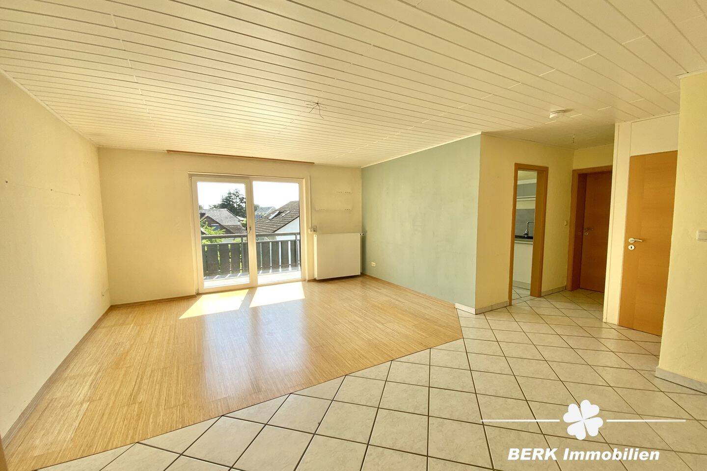 BERK Immobilien – Seltene Gelegenheit: Maisonettewohnung mit Charme in Waldrandlage von Obertshausen, 63179 Obertshausen