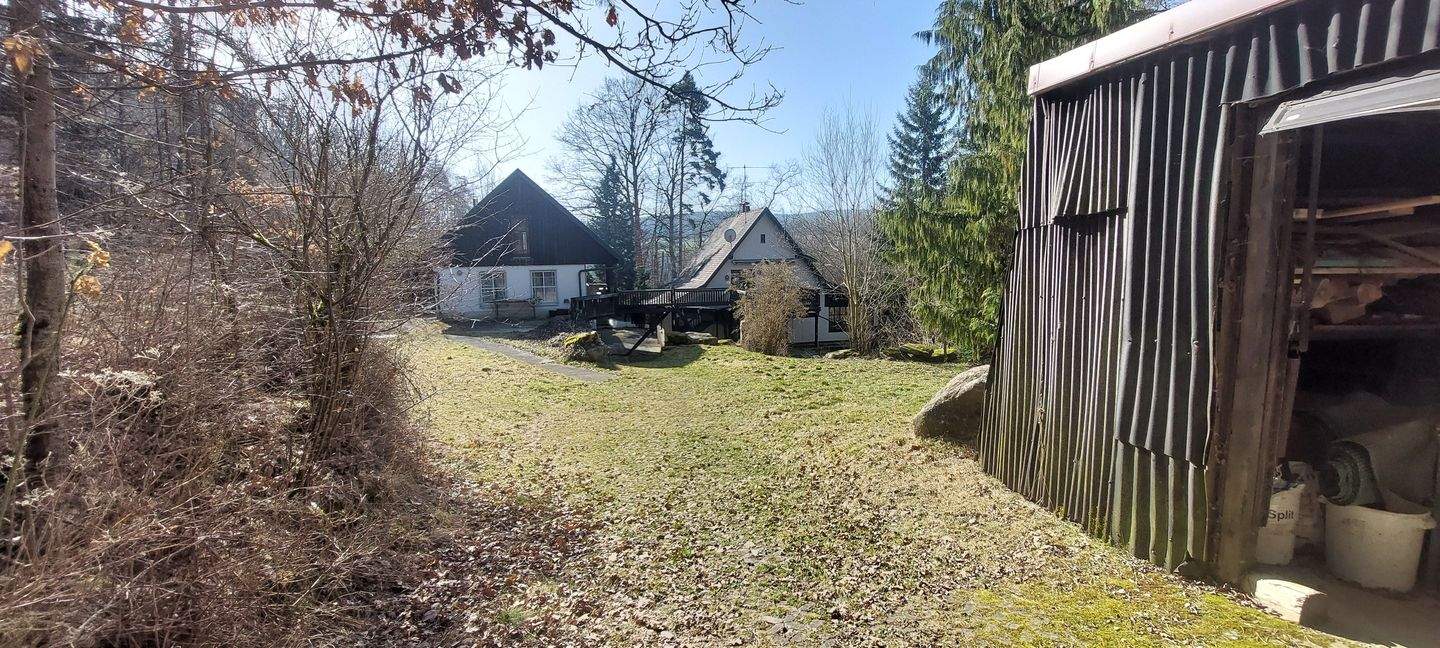Ländliches Anwesen in traumhafter Lage, 2 Häuser auf 2 Flurstücke mit 2398 m² Grund und ca. 300 m² Wohnfläche in absoluter Waldrandlage ohne Nachbarn, 92705 Leuchtenberg