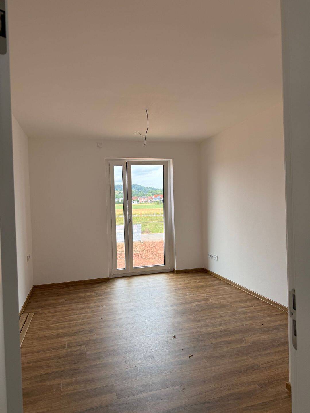 4 Zimmer Mietwohnung mit Balkon und Carport – 92699 Irchenrieth – Bild 1 von 1