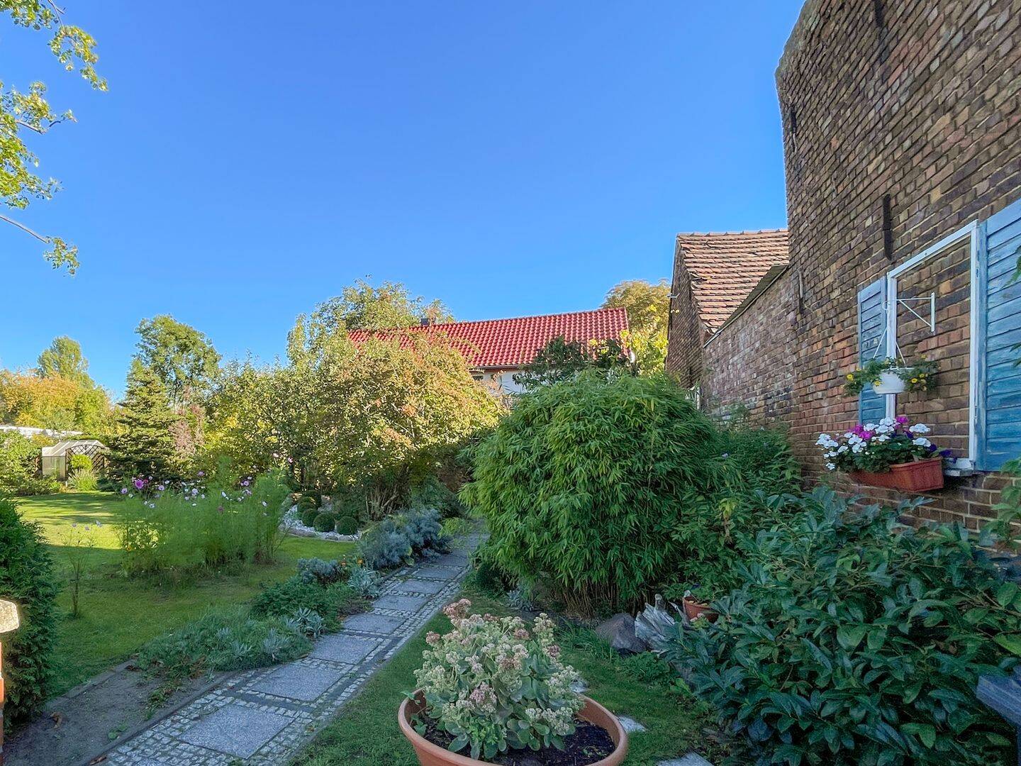 Bezugsfreies Einfamilienhaus mit Kamin, großzügigem Garten und viel Platz für die Familie, 13158 Berlin (Pankow)