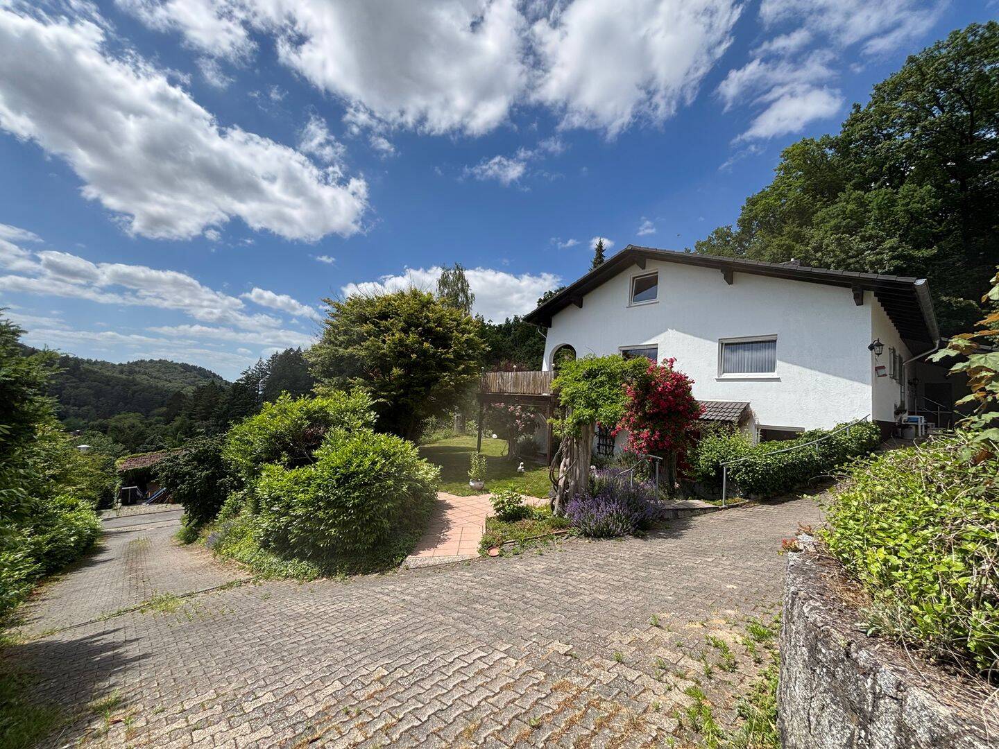 Für Naturverbundene – Einfamilienhaus mit Einliegerwohnung in Heppenheim, 64646 Heppenheim (Bergstraße)