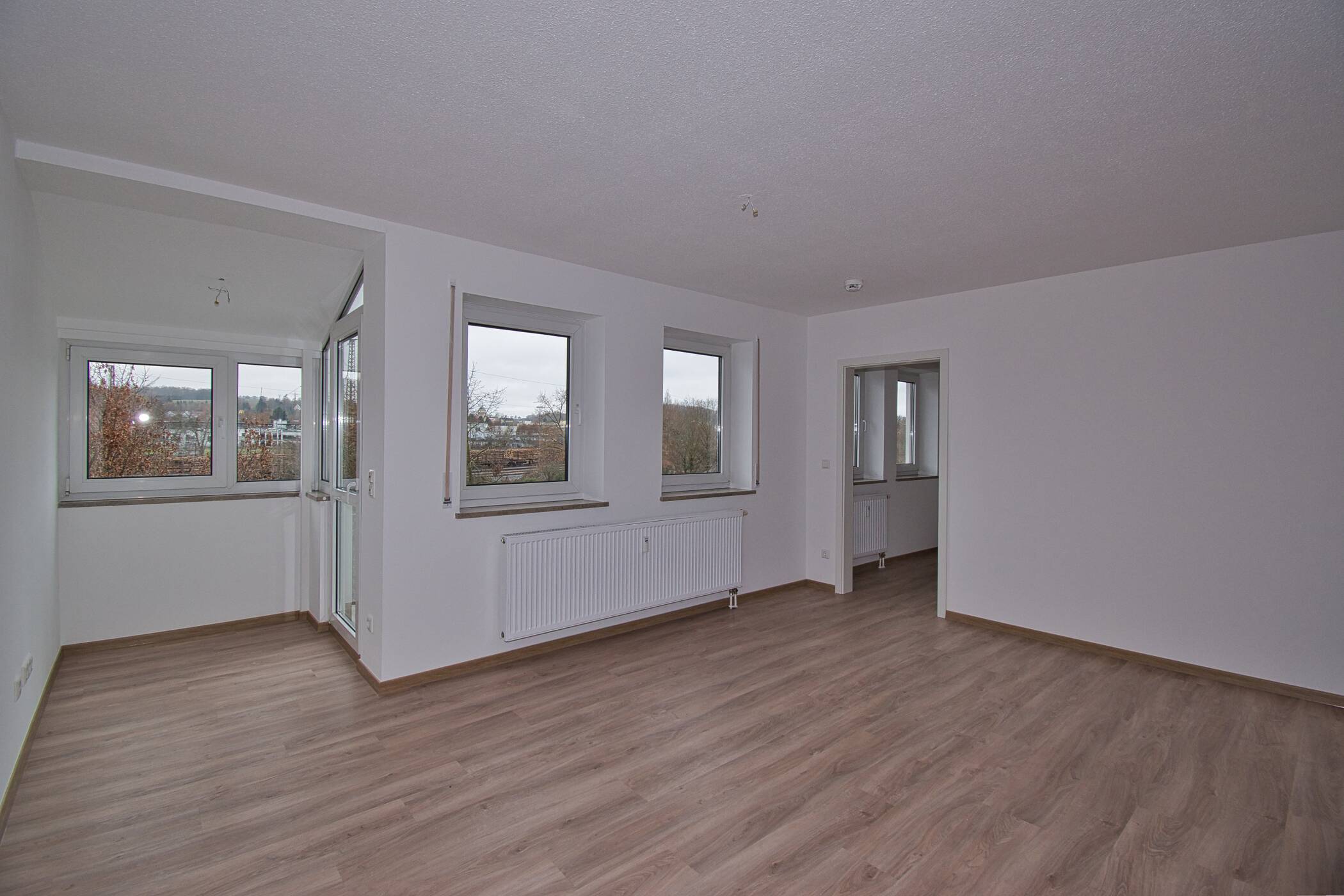 Moderne 2-Zimmer-Wohnung mit Balkon, 93049 Regensburg (Großprüfening-Dechbetten-Königswiesen Innenstadt Westenviertel)