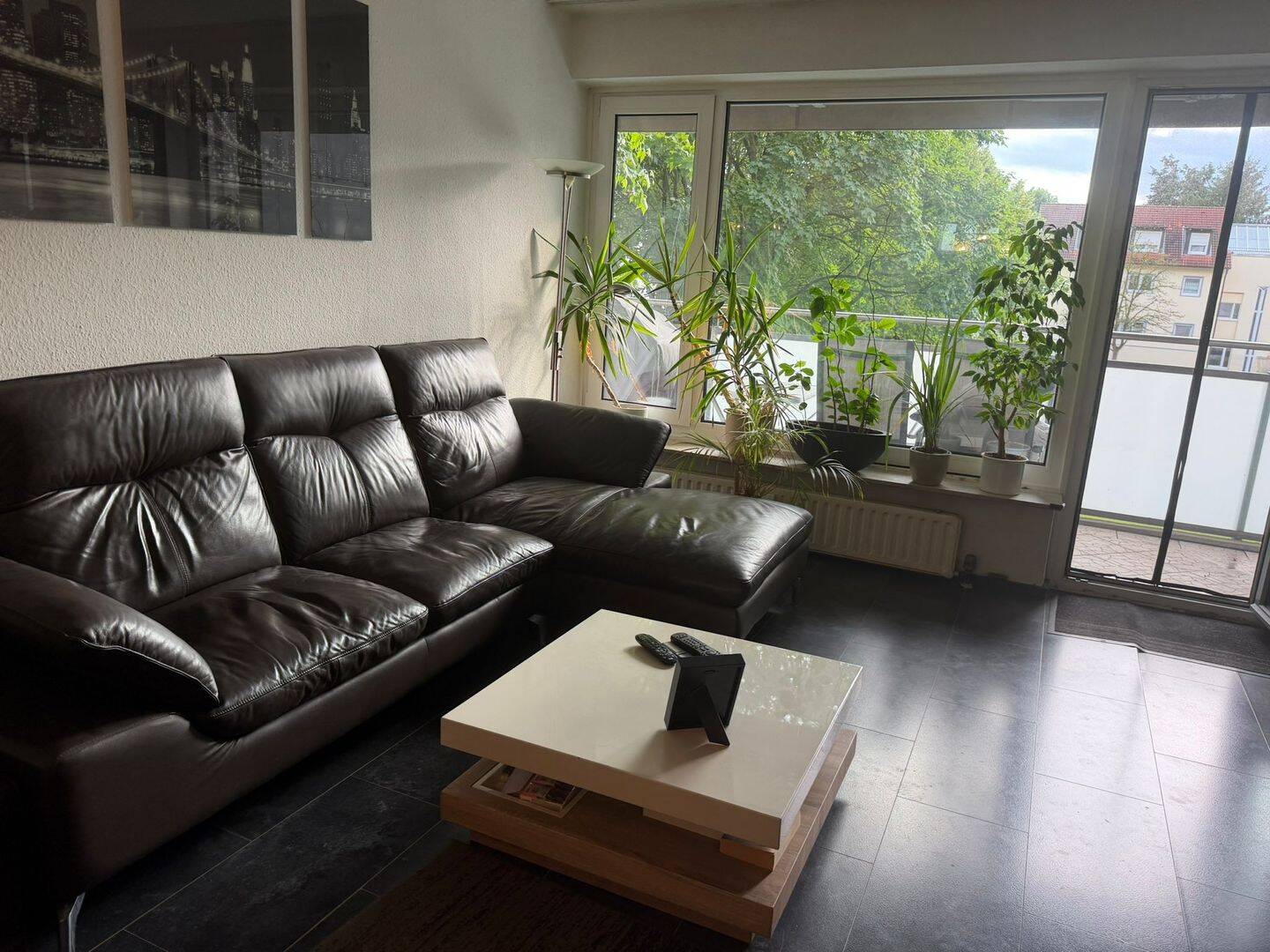 Helle 3-Zimmer-Wohnung mit großem Südbalkon und Tiefgarage, 60435 Frankfurt am Main