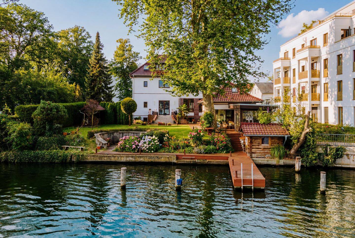 Mit Bootssteg, Remise, Keller, Kamin, Saunas u.v.m.: Einfamilienhaus-Villa am Wasser in Grünau, 12527 Berlin (Treptow-Köpenick Grünau Karolinenhof Schmöckwitz)