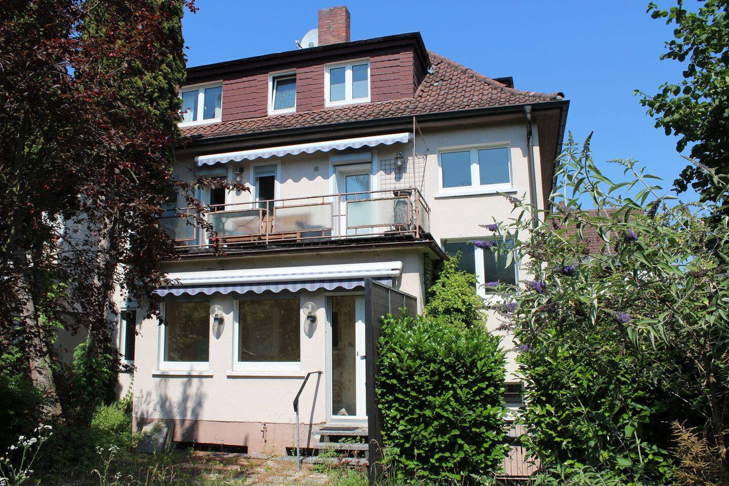 FRANKFURT-ESCHERSHEIM: GROSSZÜGIGES EIN- BIS ZWEIFAMILIENHAUS AUF 490 QM TRAUMGRUNDSTÜCK, 60433 Frankfurt am Main (Bonames Dornbusch Eschersheim Frankfurter Berg Preungesheim)