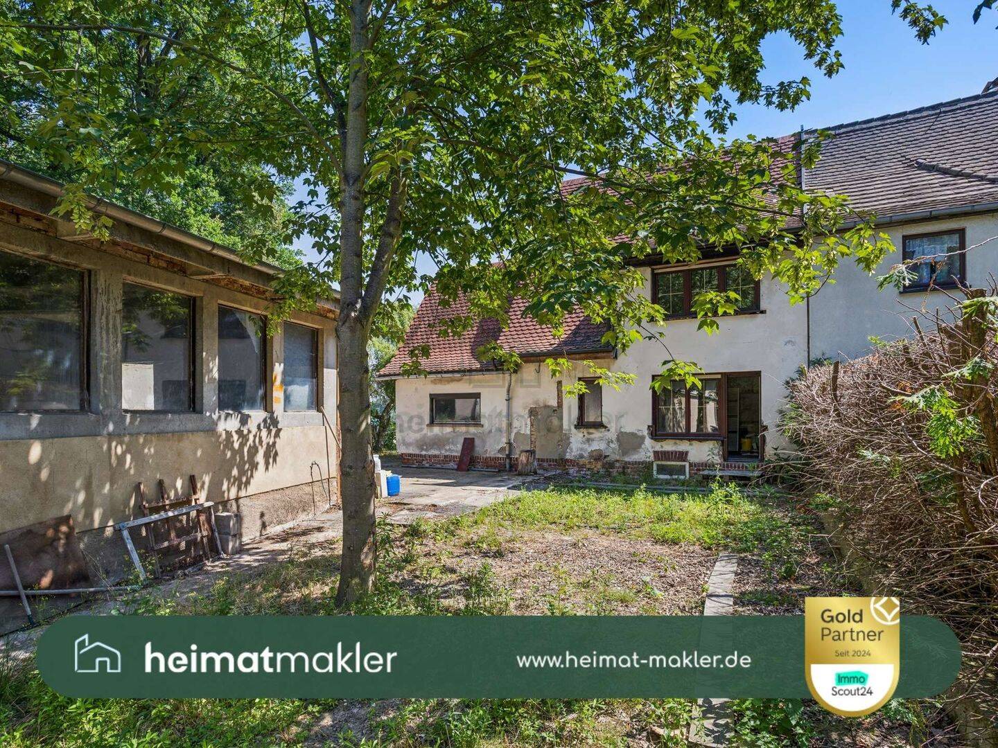 Doppelhaushälfte mit großem Grundstück und Potenzial in naturnaher Lage, 4654 Frohburg