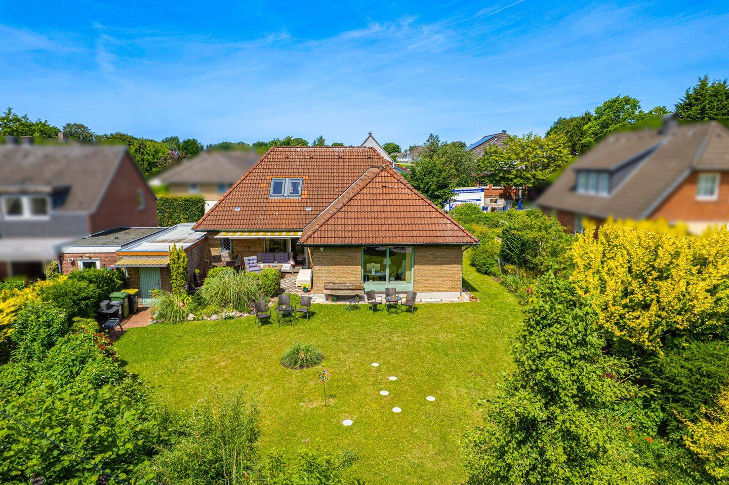 Glücksburg: Ankommen, wohlfühlen, Blick genießen – gepflegtes Zuhause in schöner Grundstückslage, 24960 Glücksburg (Ostsee)