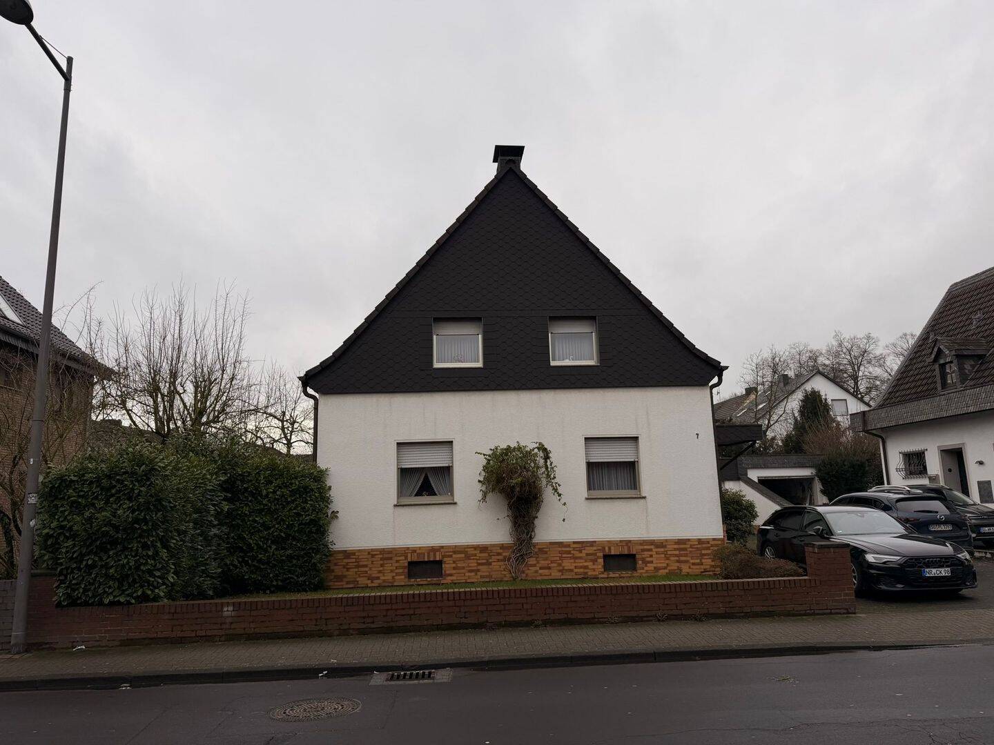 Schönes Einfamilienhaus mit großem Grundstück und Garage, 53844 Troisdorf