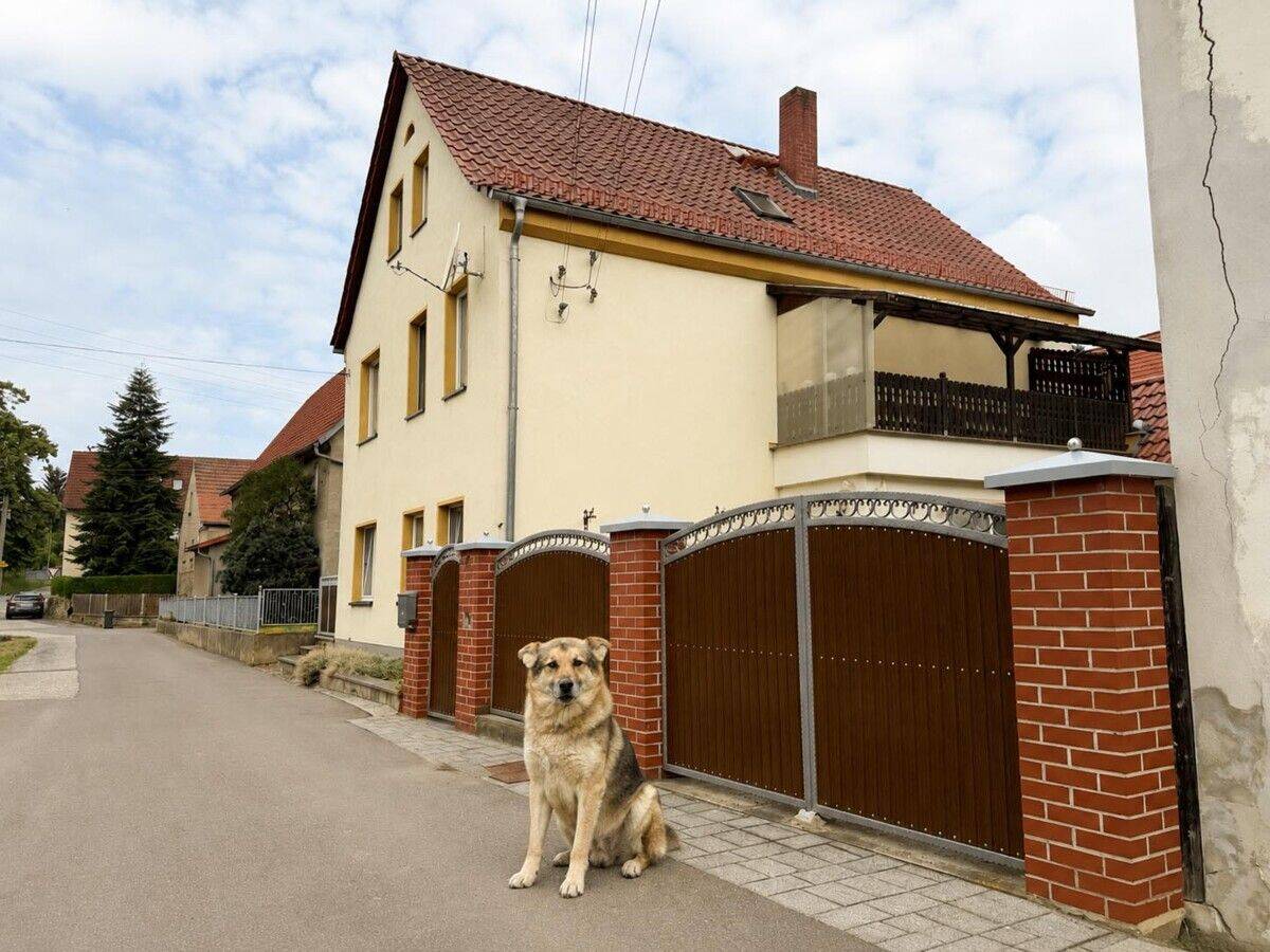 Großes Ein- oder Zweifamilienhaus mit separaten Garten und Hund Packo, 7613 Heideland