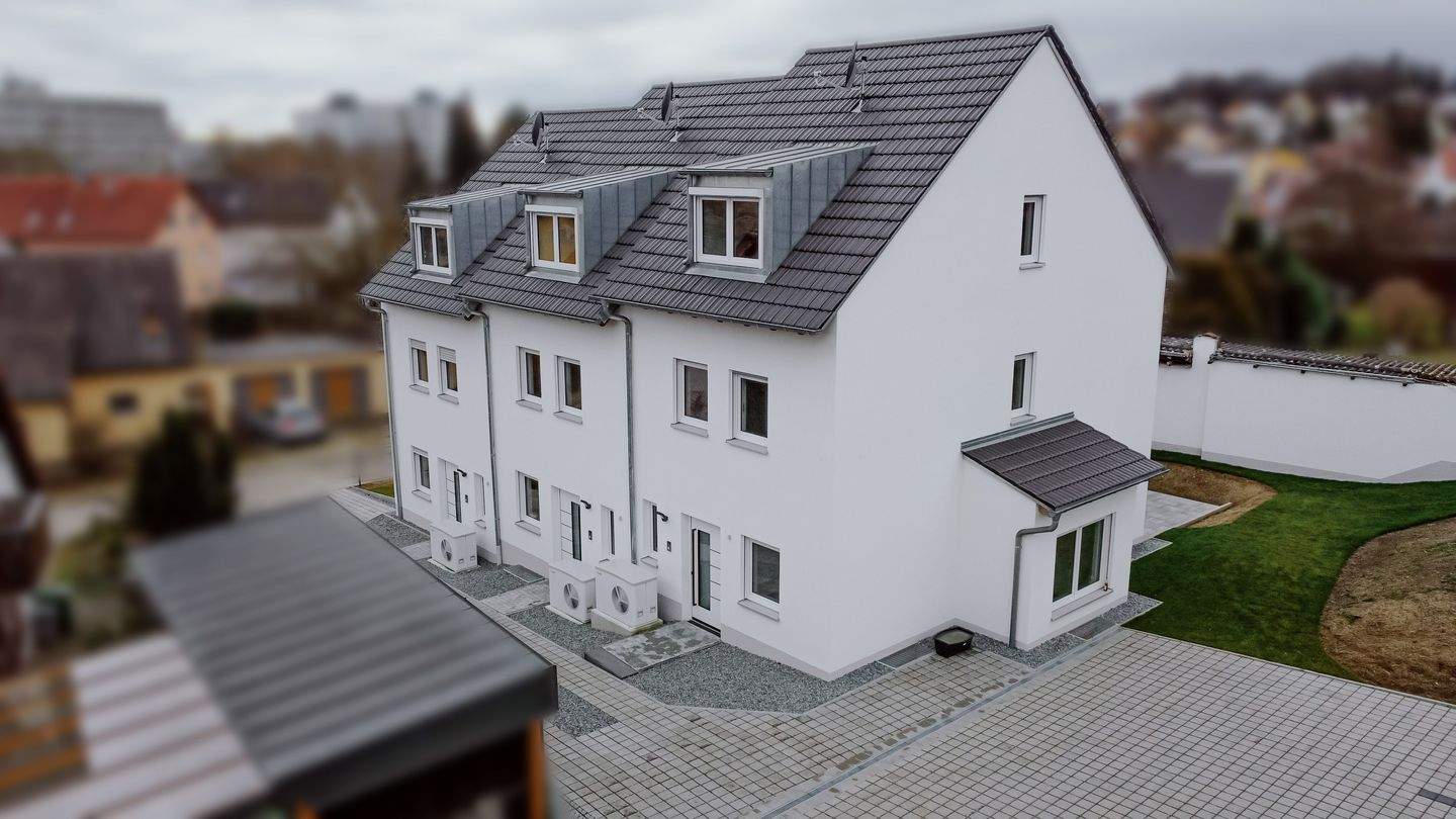 Hochwertiges KFW-55 Reihenmittelhaus in Regensburg mit Luxus-Küche, Fußbodenheizung und Garten!, 93057 Regensburg (Brandlberg-Keilberg Konradsiedlung-Wutzlhofen Reinhausen Sallern-Gallingkofen)