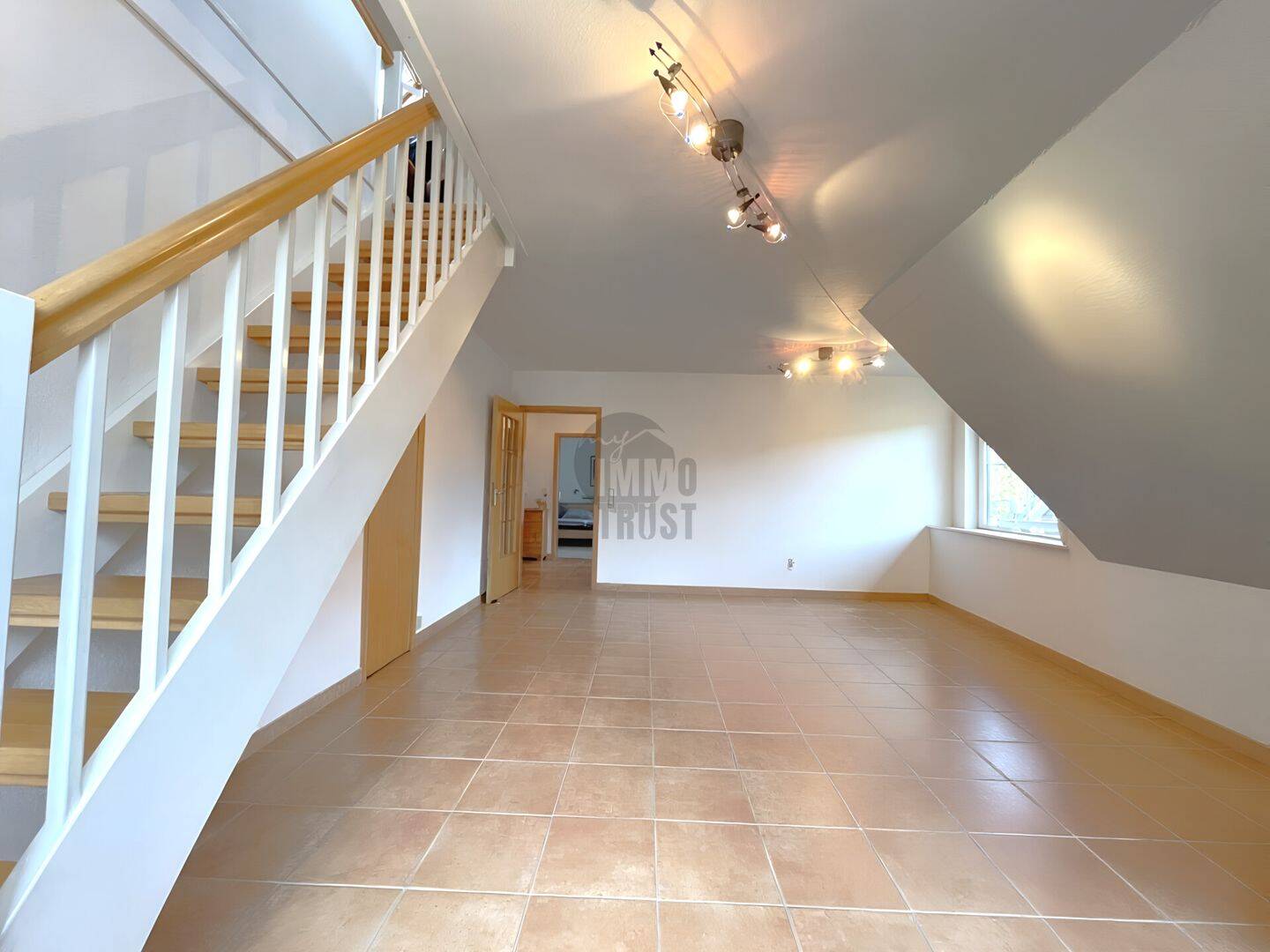CHARMANTE ETAGENWOHNUNG MIT VIEL KOMFORT, 27474 Cuxhaven