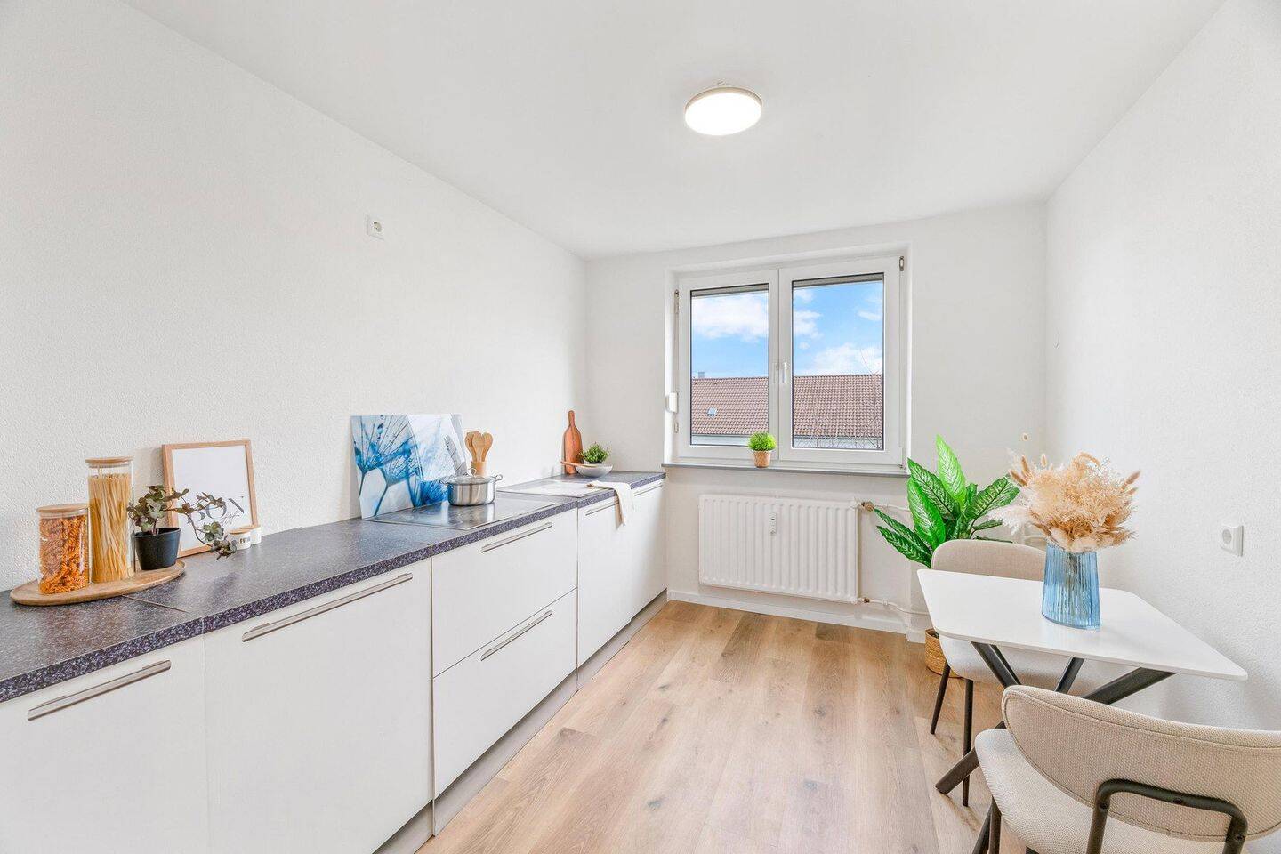 *provisionsfrei und sofort frei* Helle 3,5-Zi Wohnung mit Balkon hochwertig renoviert, 71229 Leonberg