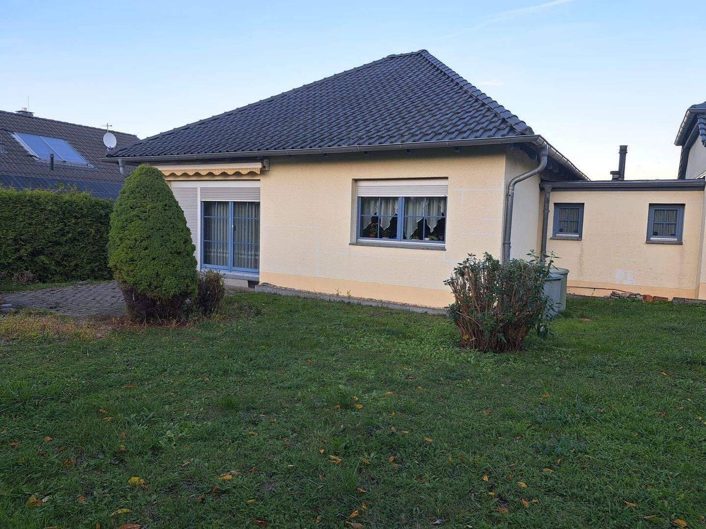 Einfamilienhaus mit Garage im Bungalowstil, 99439 Ballstedt