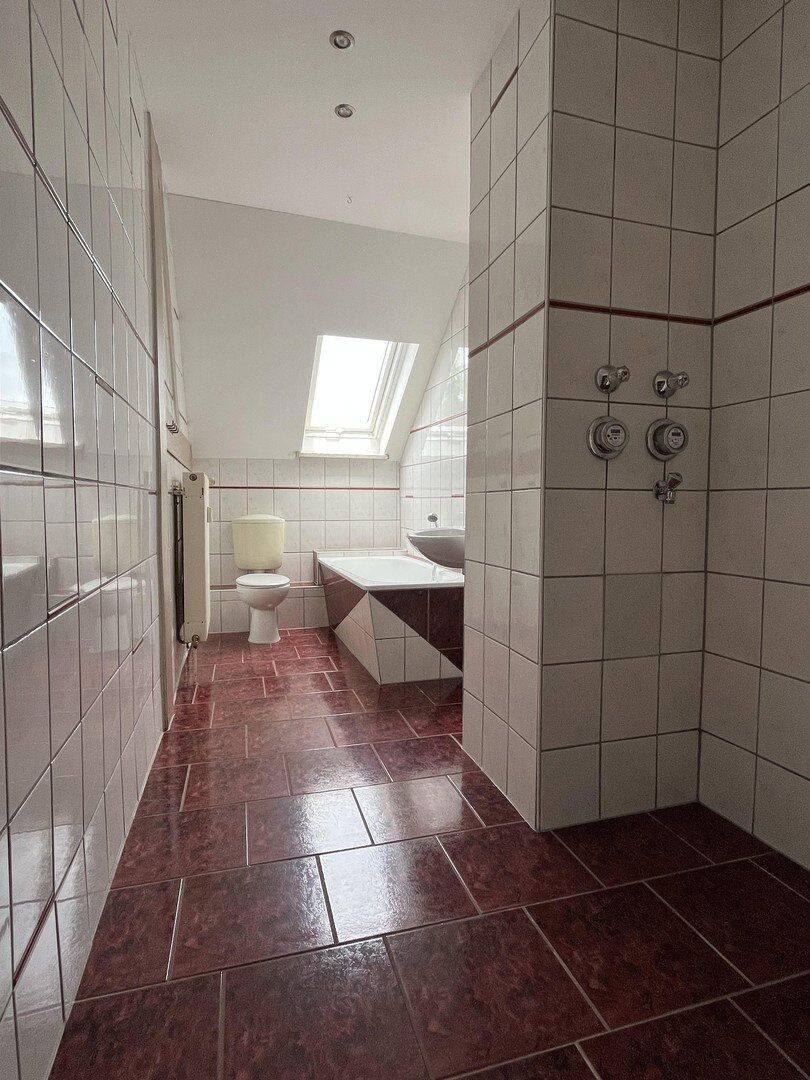 4-Raumwohnung im Dachgeschoss, 9125 Chemnitz (Altchemnitz Bernsdorf Erfenschlag Harthau Reichenhain)