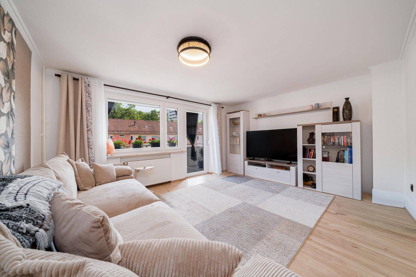 Stilvoll modernisierte 3-Zimmer-Wohnung mit großem Sonnenbalkon! Für Eigennutzer und Investoren!, 90473 Nürnberg (Langwasser)