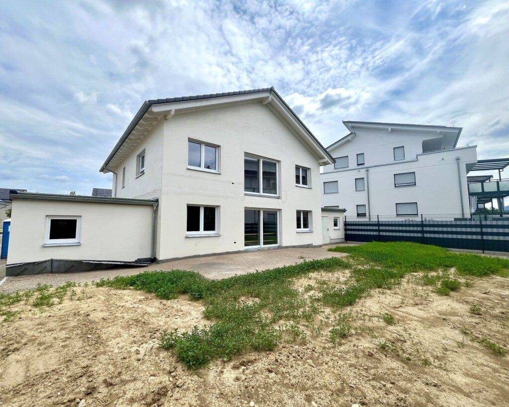 Neubauwohnung in Oberkirch-Zusenhofen. 4-Zimmer-Wohnung im Obergeschoss mit 109,21 m² Wohnfl. u. großem, mit Glas ü…, 77704 Oberkirch