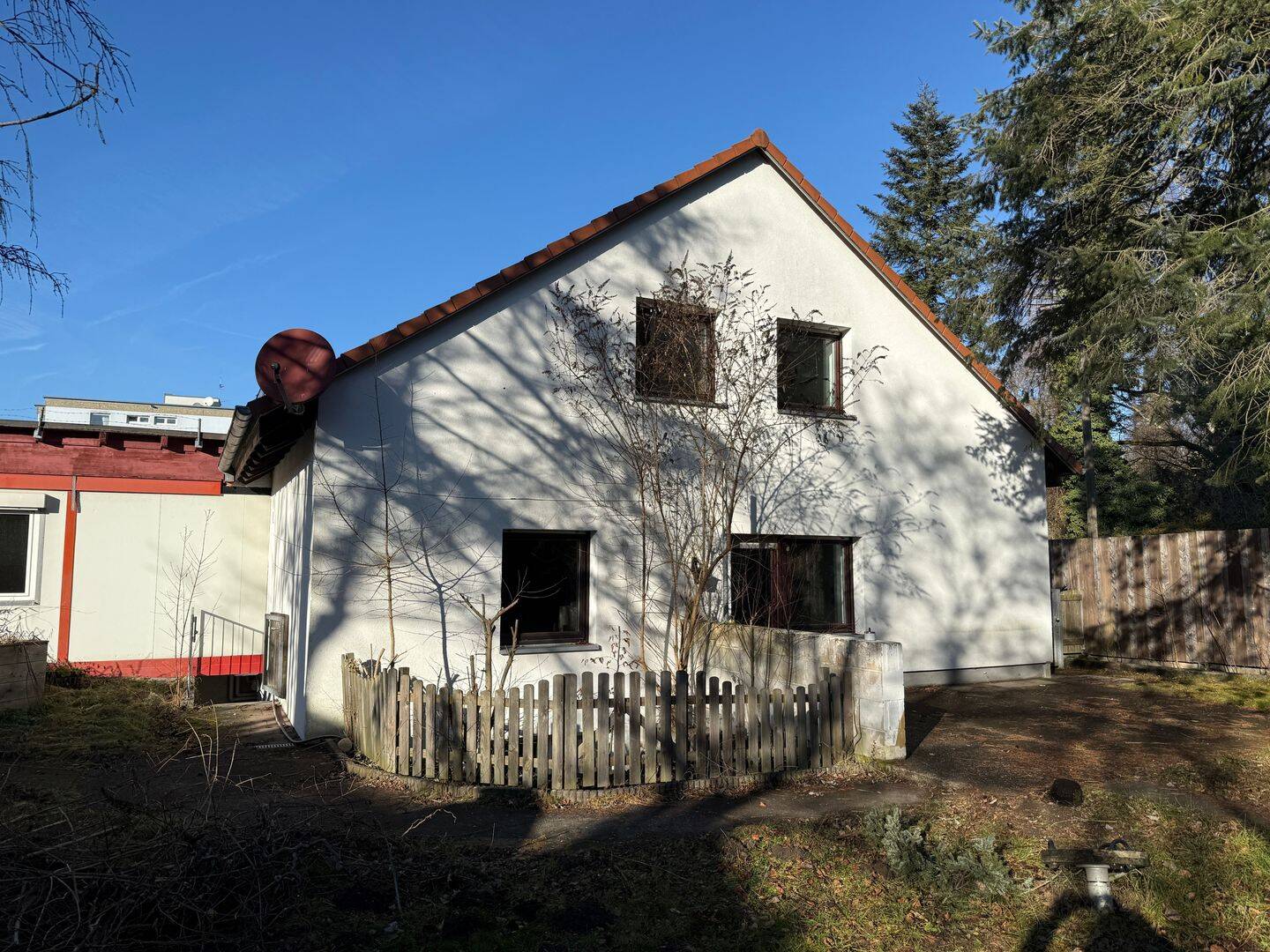 Zweite Chance am Europakanal – Renovierungsbedürftiges Einfamilienhaus mit viel Platz in Dambach, 90768 Fürth