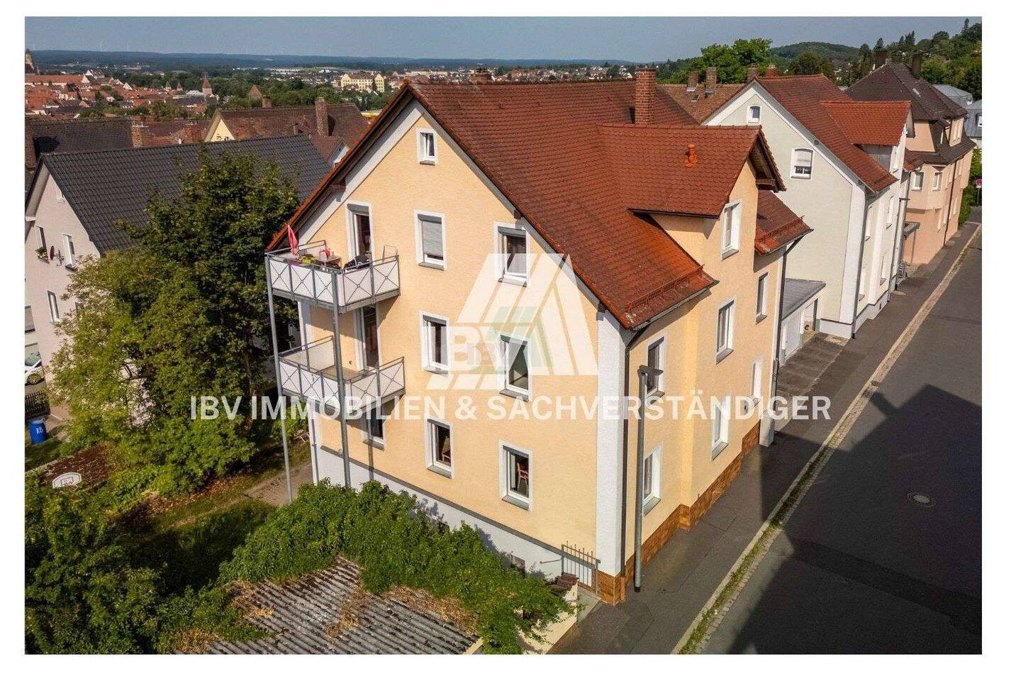 Wohn- und Geschäftshaus in Berglage, 92224 Amberg