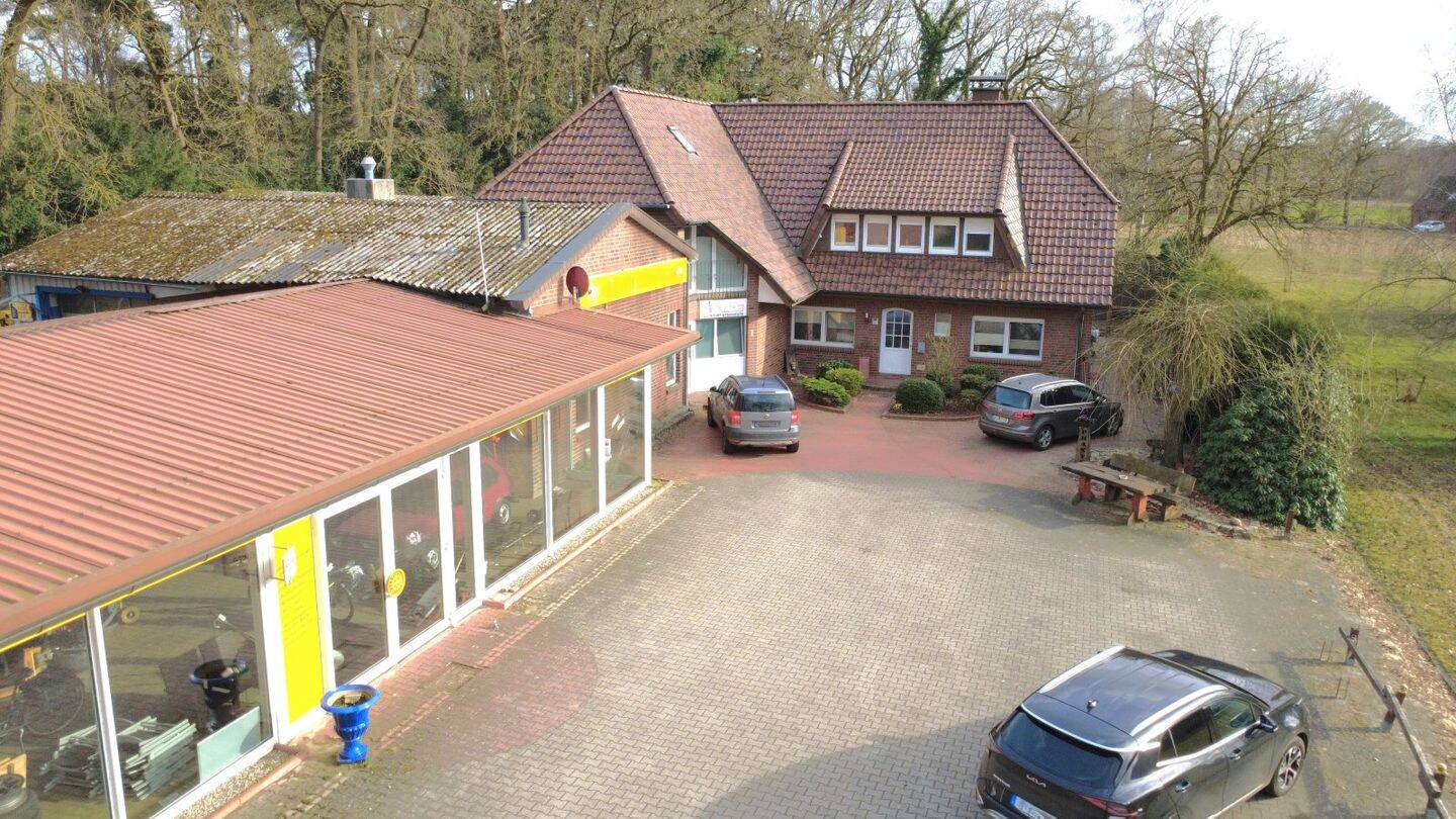 Großzügiges Wohnhaus mit Wintergarten, Poolhaus und vielseitigen Nutzungsmöglichkeiten, 49770 Herzlake