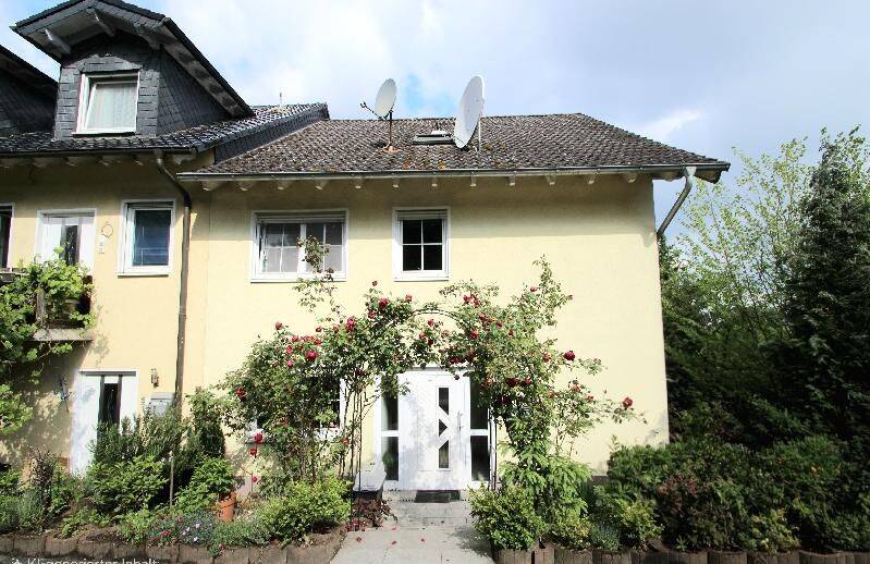 Mehrfamilienhaus 4 Wohnungen 318 m² 3 Balkone Terrasse Abstellräume 2 PKW-Stellplätze Bad Godesberg, 53179 Bonn (Lannesdorf Mehlem Muffendorf Pennenfeld Rüngsdorf)