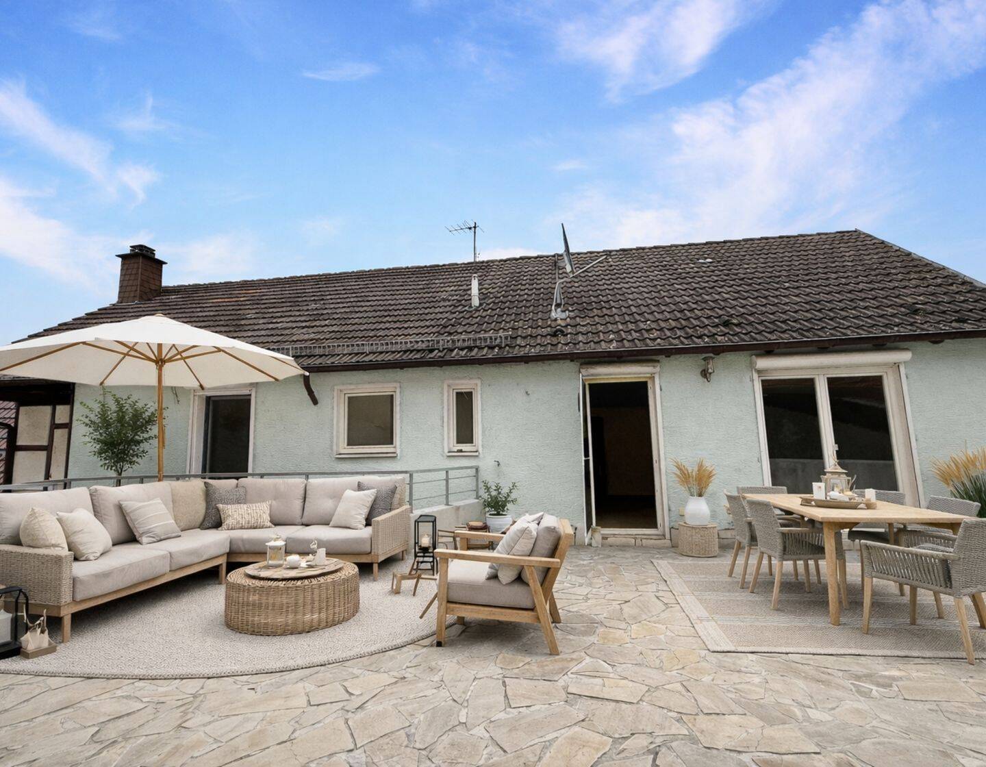 Großes Einfamilienhaus mit ELW und Dachterrasse in Steinweiler, 76872 Steinweiler