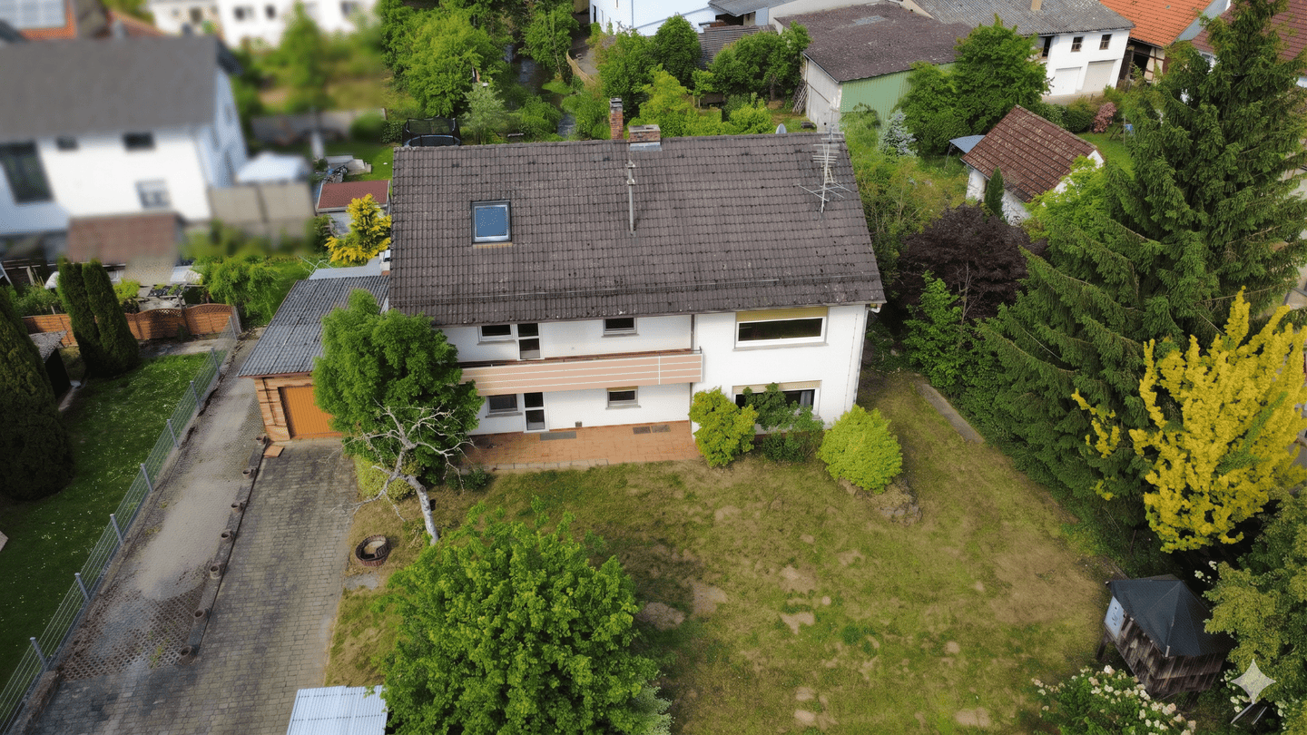 Viel Platz für Ihre Wohnträume – Solides Mehrfamilienhaus mit riesigem Potenzial, 97956 Werbach